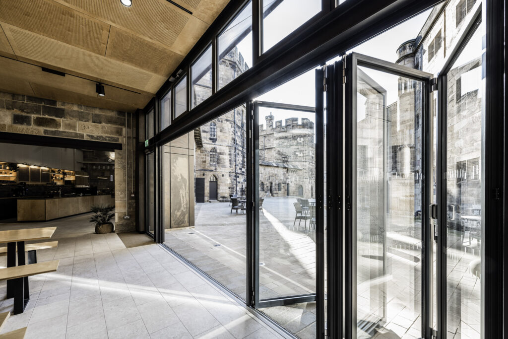 Cafè im Lancaster Castle kugeko maassluis